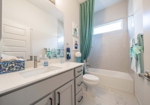 671abd8bbdbca043898cec86_10106MulhouseDr-guest bath-p-3200.jpg