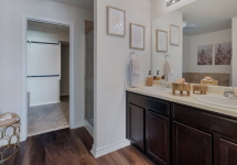 11114-boot-canyon-main-bathroom01-web (1).jpg